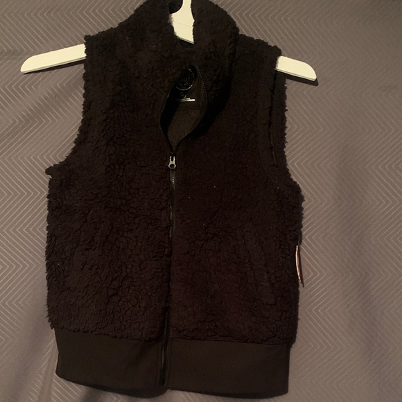 SO Jackets & Blazers - NEW-SO Heritage Emblem Cozy Sherpa Black Vest